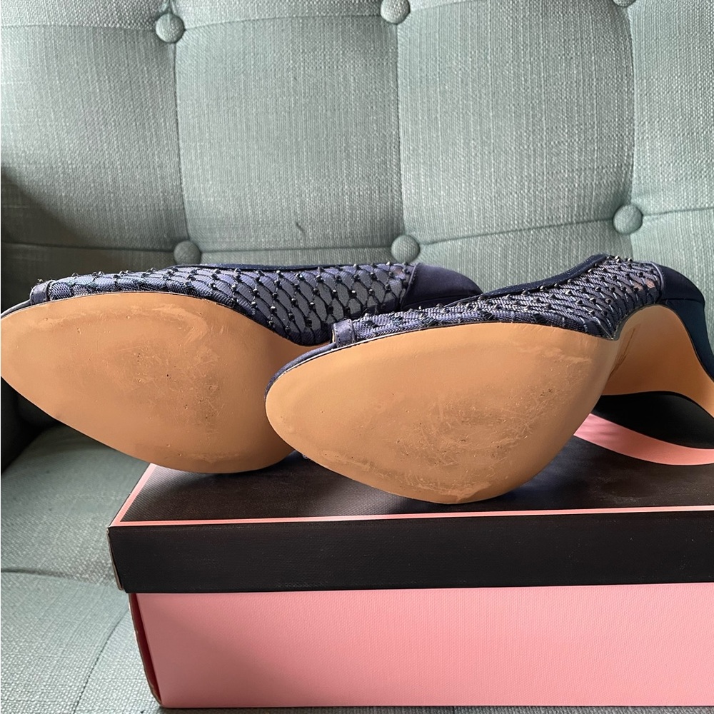 Stunning navy blue open toe heals. Perfect for wedding or formal occasion! - Picture 2 of 5